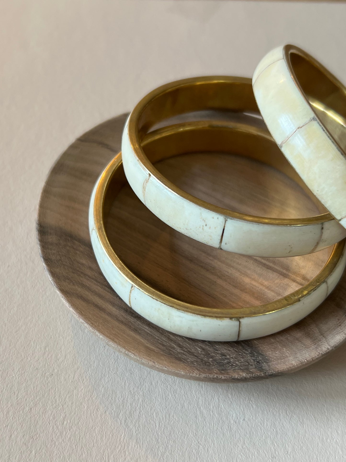 LE BRACELET COQUILLAGE ET LAITON